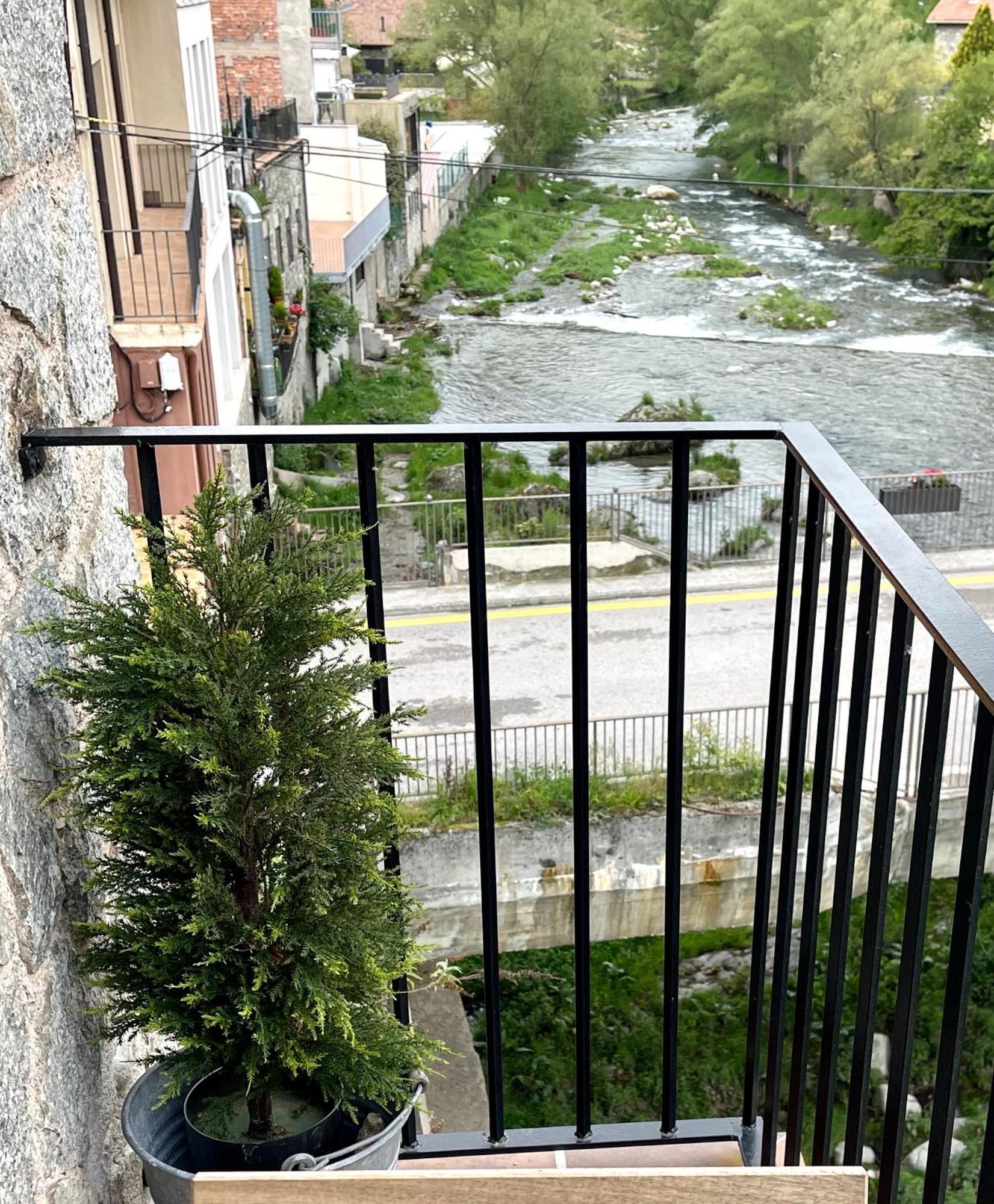 Apartamento Colgante Al Rio Con Vistas Al Puente Camprodon Ngoại thất bức ảnh